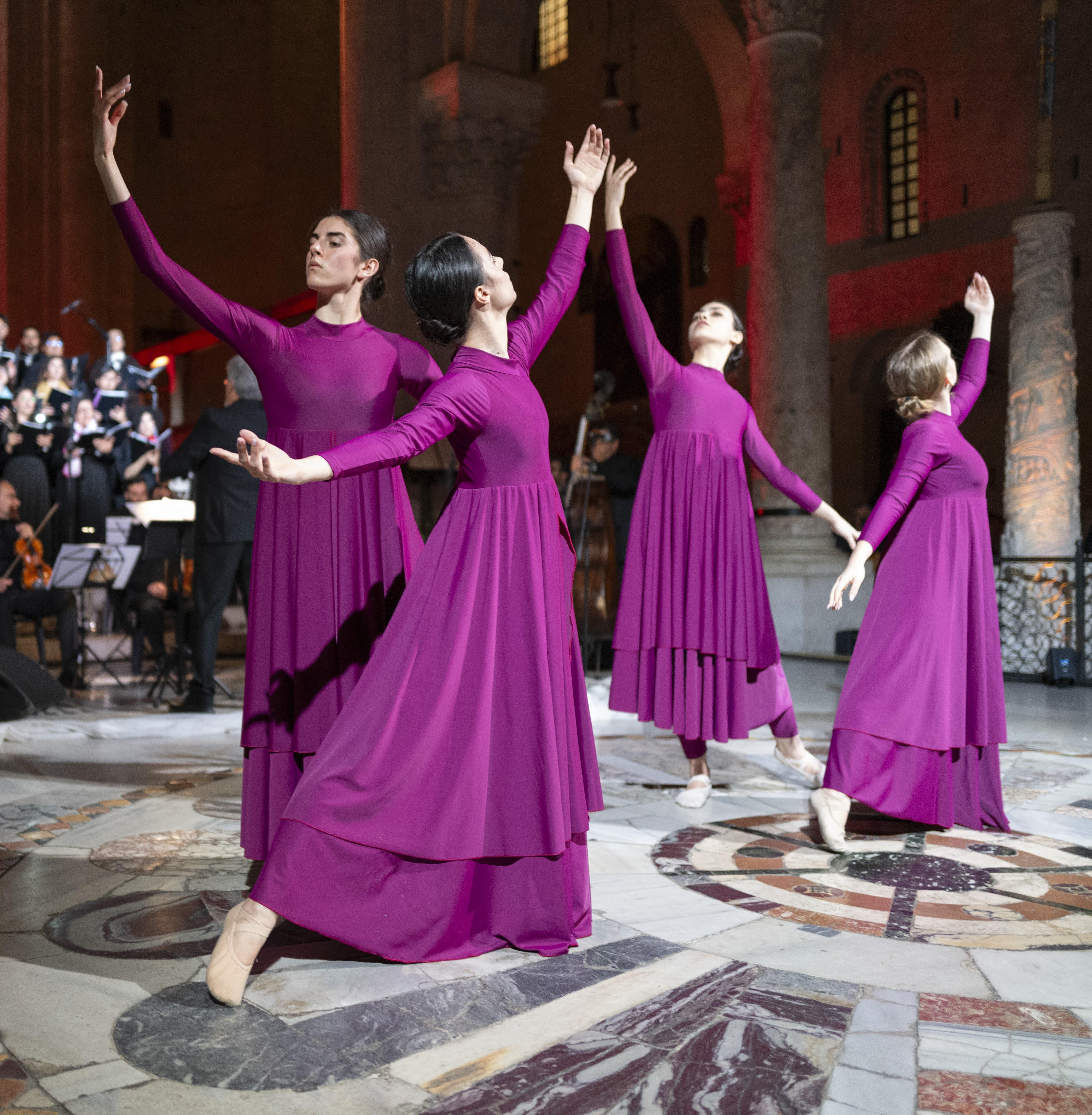 20240424 Exultet Festival 149 (Copia di NXPowerLite).jpg