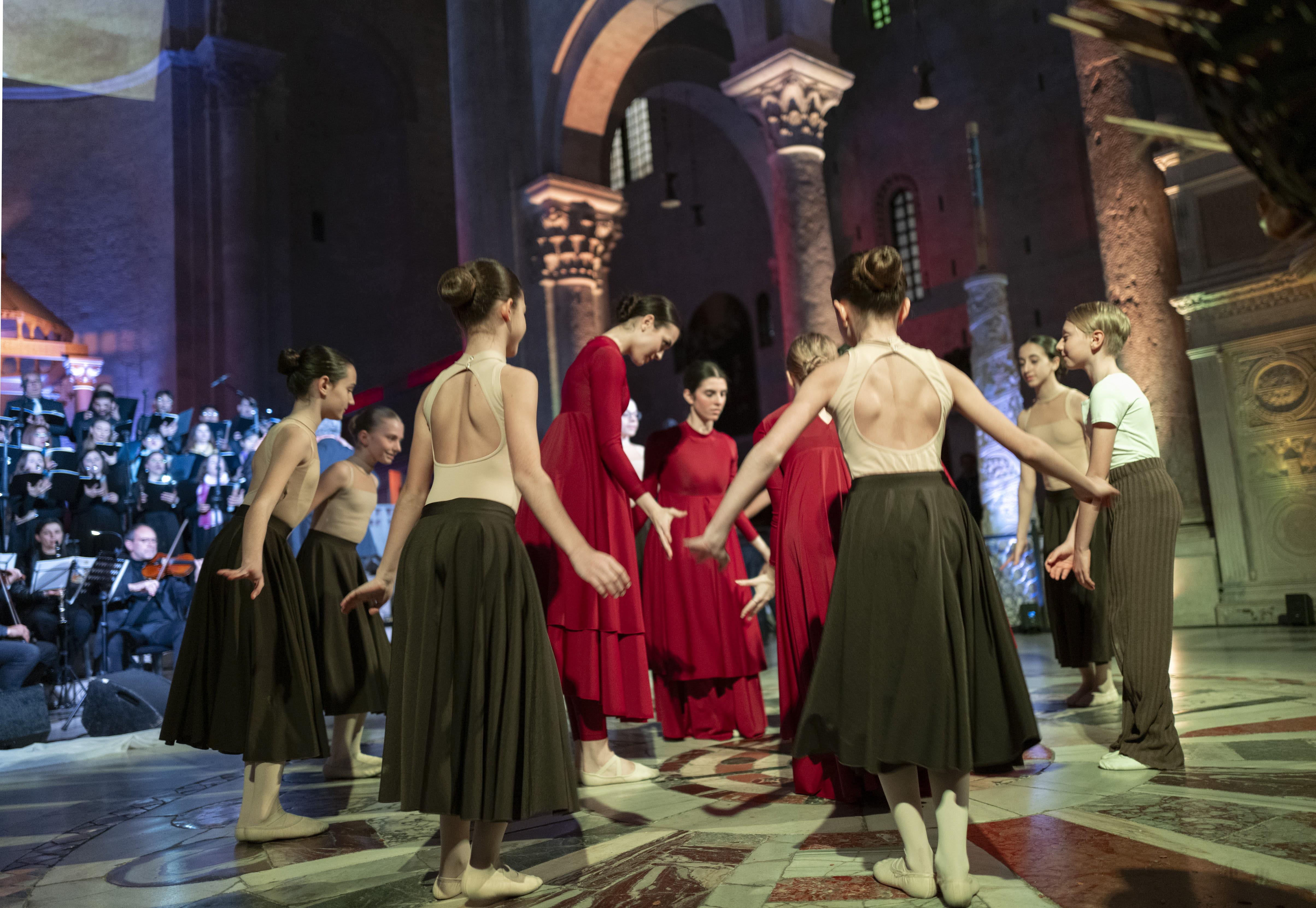 20240424 Exultet Festival 250 (Copia di NXPowerLite).jpg