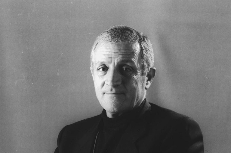 Don Tonino Bello, il pastore scomodo che marciò contro la guerra