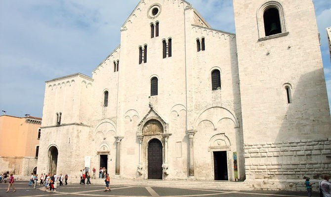 Furto nella Basilica di San Nicola. Comunicato dell'Arcivescovo e della Comunità dei Padri Domenicani