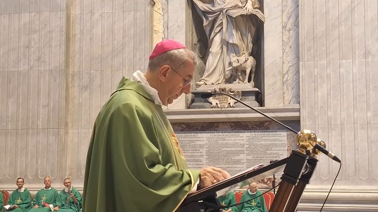 «La Porta Santa che oggi, insieme, abbiamo potuto varcare ci incoraggi a edificare la nostra Chiesa diocesana come una casa aperta, un grembo di misericordia, uno spazio di fraternità»