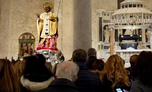San Nicola, «un uomo, un credente, innamorato di Cristo, capace di spezzare la sua vita per il vangelo»