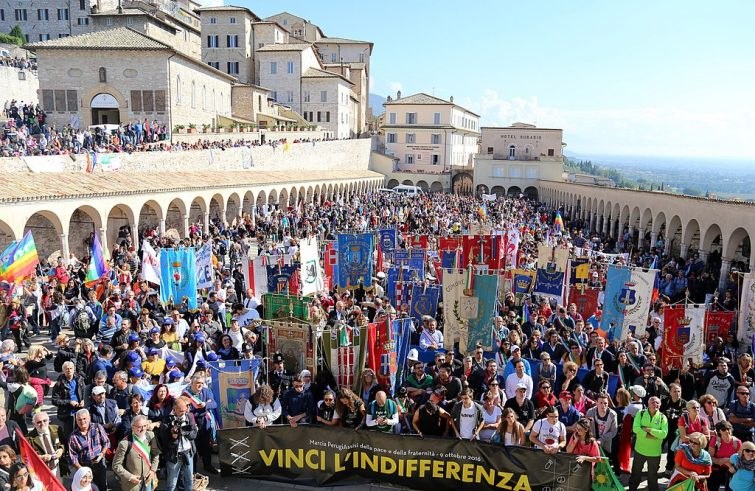 Marcia della pace PerugiAssisi del 2016 - (foto: Amelia Rossi, CC BY-SA 4.0, via Wikimedia Commons)