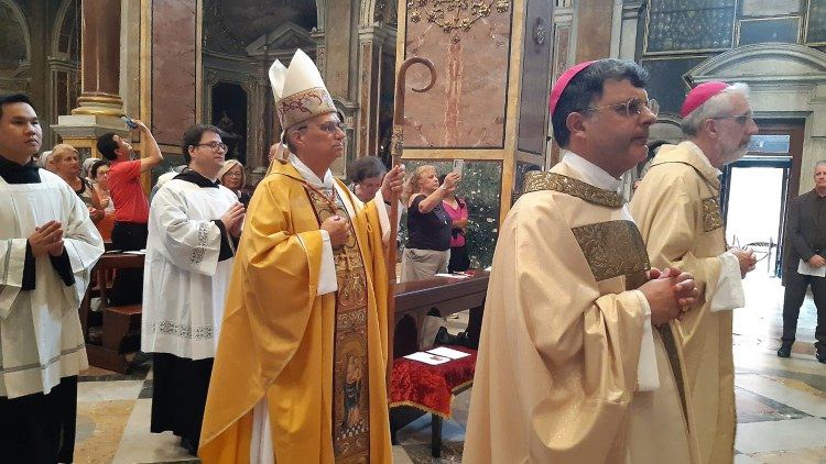 Il cardinale Prevost in una recente celebrazione
