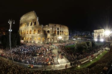 Una precedente edizione della Via Crucis al Colosseo