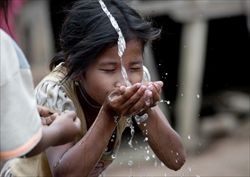 access_to_water_-_laos_2942788.jpg