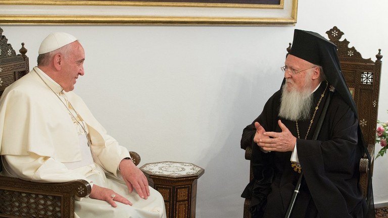 Un incontro tra Papa Francesco e Bartolomeo I (archivio)