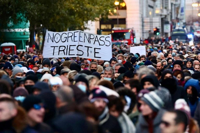 Manifestazione contro il Green pass a Trieste - Ansa