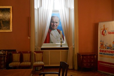 ... l'interno dell'arcivescovado, il palazzo dove Francesco alloggerà durante la sua visita a Cracovia.