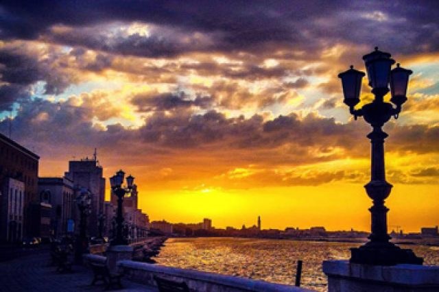 Bari, il sole, il Papa. Da porto a porta
