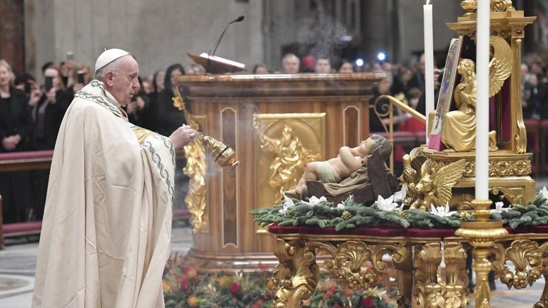 Papa Francesco presiede in San Pietro i Primi Vespri e il Te Deum