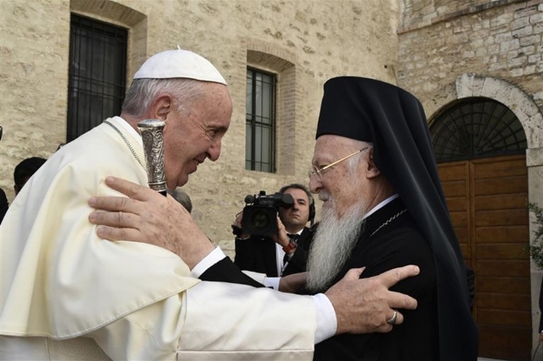 Il Papa e Bartolomeo I in un'immagine di repertorio