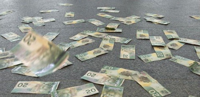 BGL art collective, Artistique Feeling II, macchinario lancia banconote, 2008, Musée national des beaux-arts du Canada, Ottawa