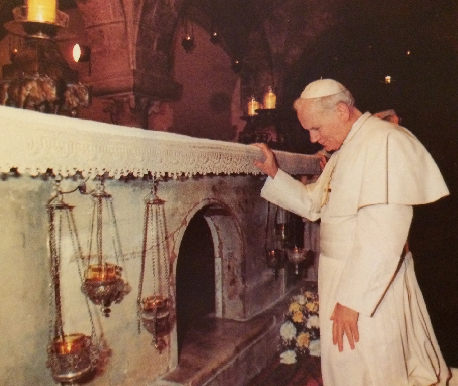 (F1) Giovanni Paolo II a Bari.jpg