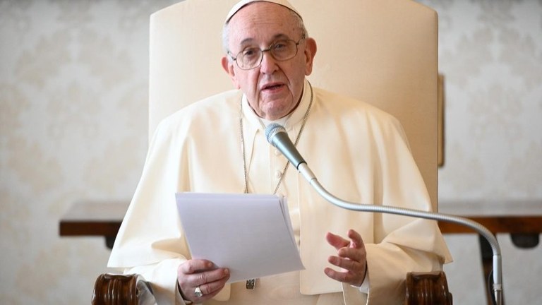 Francesco: Dio è padre e madre e non smette mai di benedire il mondo