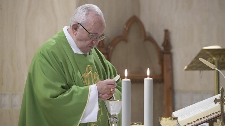 Papa Francesco celebra la Messa mattutina a Casa Santa Marta (Vatican Media)