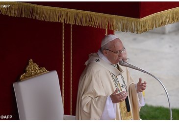 Francesco: Gesù mistero della pietra scartata fondamento della nostra esistenza