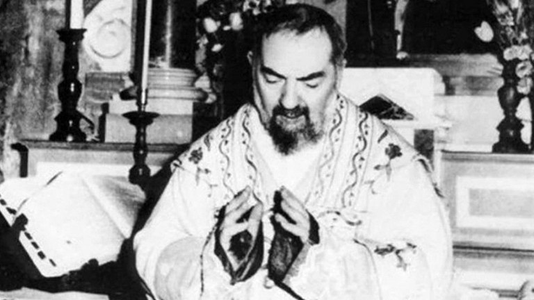 Francesco: San Pio, instancabile dispensatore della misericordia divina