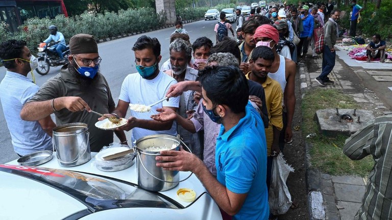 Francesco: servono decisioni che convertano le armi in cibo
