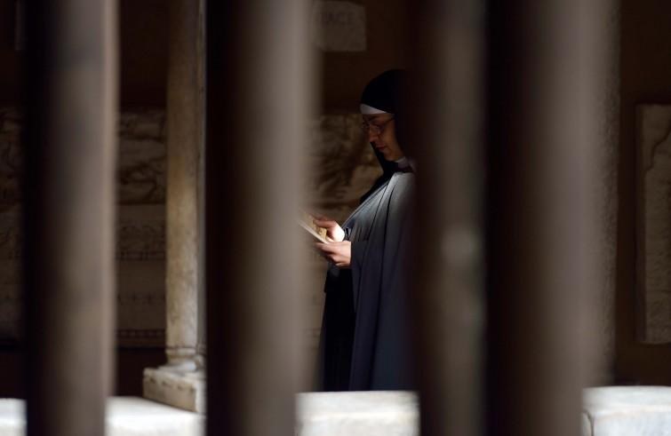 I monaci non si ritirano dal mondo perché lo disprezzano ma per vederlo dalla parte di Dio