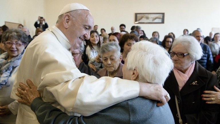 Papa Francesco e gli anziani - Visita alla parrocchia di Corviale - Roma 2018