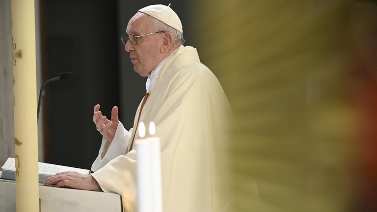 Papa Francesco celebra la Messa a Santa Marta