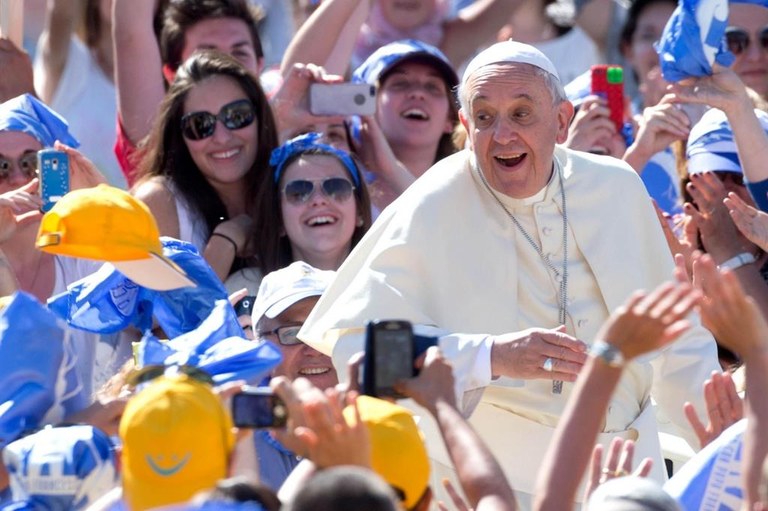 Il Papa ai genitori: rilanciare l'alleanza educativa con gli insegnanti