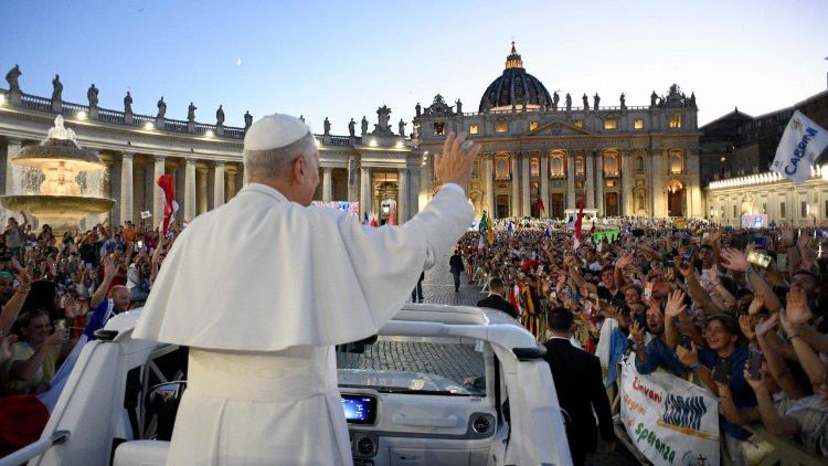 Il Papa ai giovani: siate luce e speranza, il nostro grido sia per la pace nel mondo