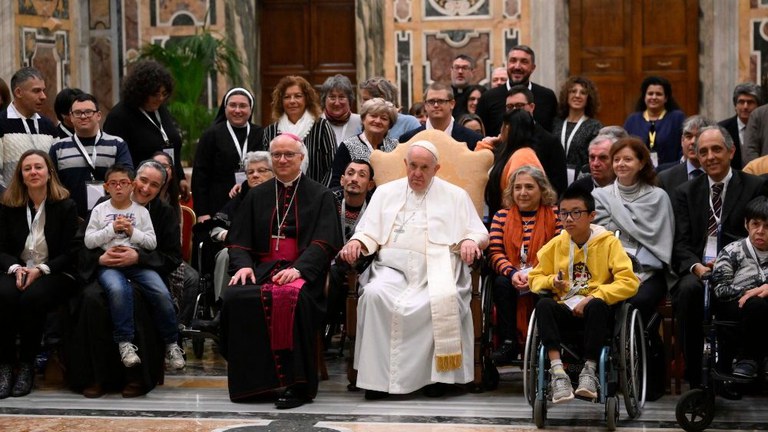 Udienza del Papa a un gruppo di disabili nella Giornata mondiale delle persone con disabilità
