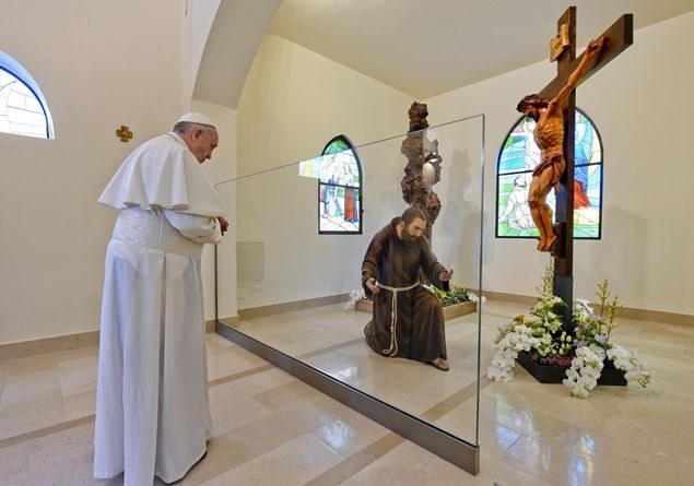 Il Papa: «Diamo il Nobel per la pace agli anziani»