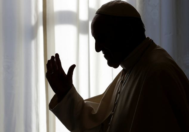 Il Papa: «Fare le riforme a Roma è come pulire la Sfinge d’Egitto con lo spazzolino da denti»