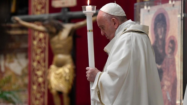 Papa Francesco nella Veglia pasquale nella Notte santa