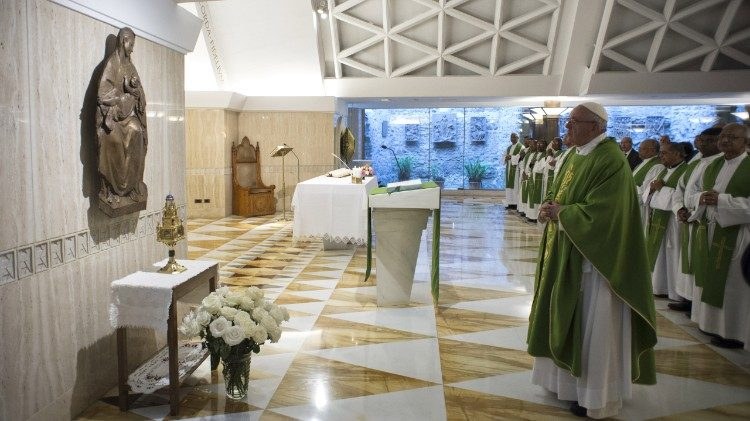 Papa Francesco alla messa a Casa Santa Marta (Vatican Media)