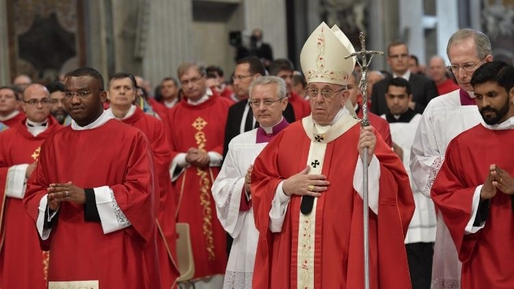 Il Papa nella Messa di Pentecoste: lo Spirito cambia i cuori e cambia le vicende