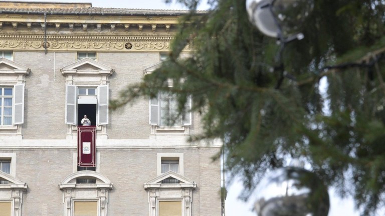 Il Papa: non restare bloccati nel chiuso della propria vita
