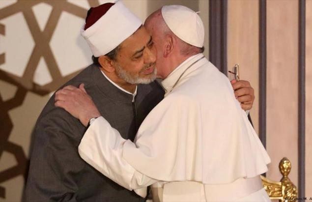Il Papa: «O siamo fratelli o ci distruggiamo a vicenda»
