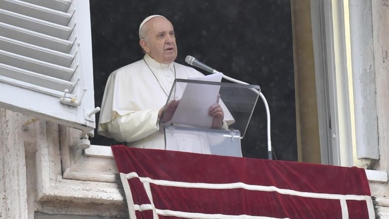 Il Papa: paghiamo le tasse e siamo testimoni del Vangelo