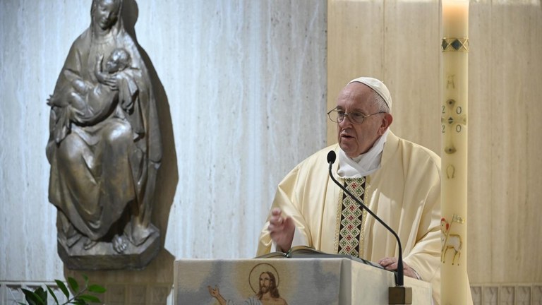Papa Francesco celebra la Messa a Santa Marta