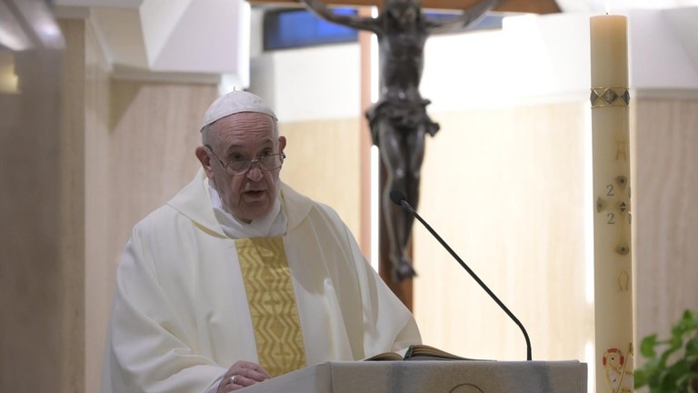Papa Francesco celebra la Messa a Santa Marta (14 aprile 2020)