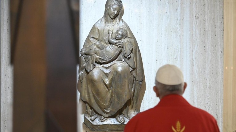 Papa Francesco celebra la Messa a Santa Marta