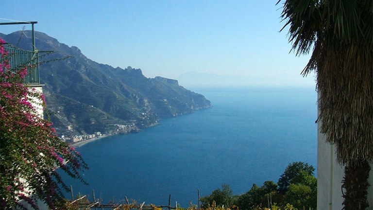Veduta della costiera amalfitana dal Monastero Santa Chiara delle clarisse urbaniste di Ravello