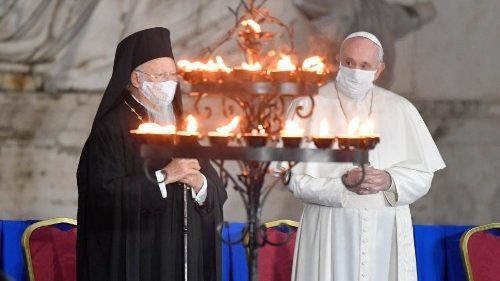 Il Papa: smilitarizzare i cuori, la vita dei popoli non è un gioco tra potenti