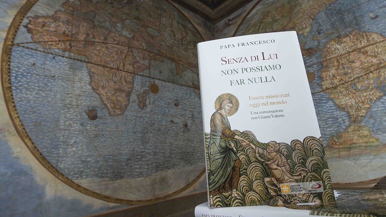 Libro del Papa sull'evangelizzazione (Vatican Media)