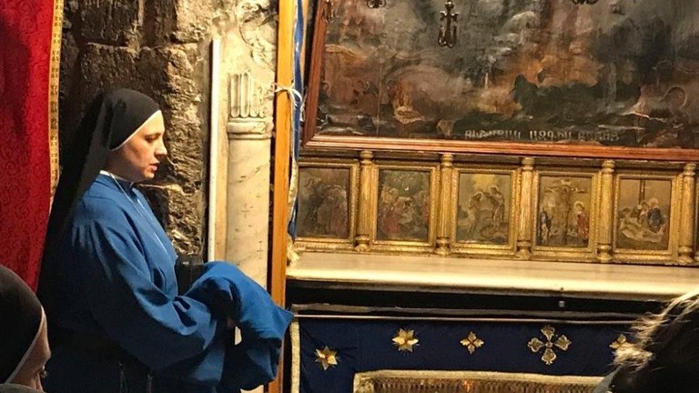 Betlemme - fedeli venerano le reliquie della mangiatoia