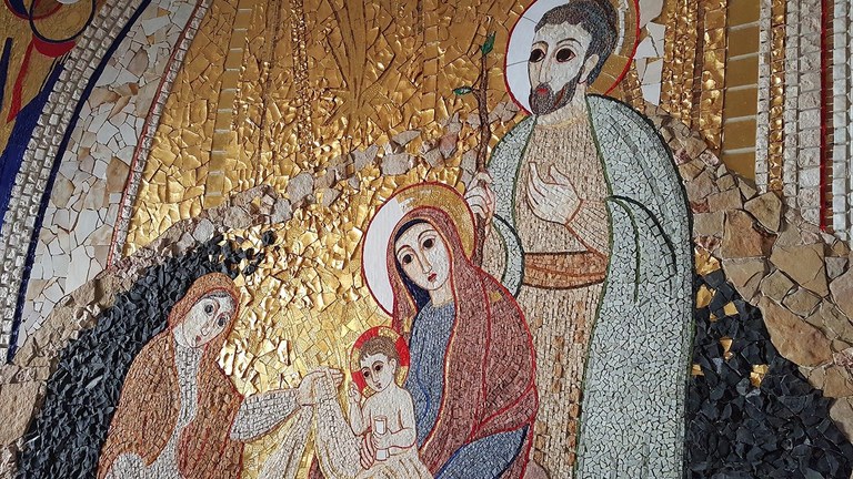 Sacra Famiglia, Natività, mosaico di Marko Rupnik