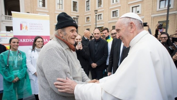 Incontro del Papa con un gruppo di poveri