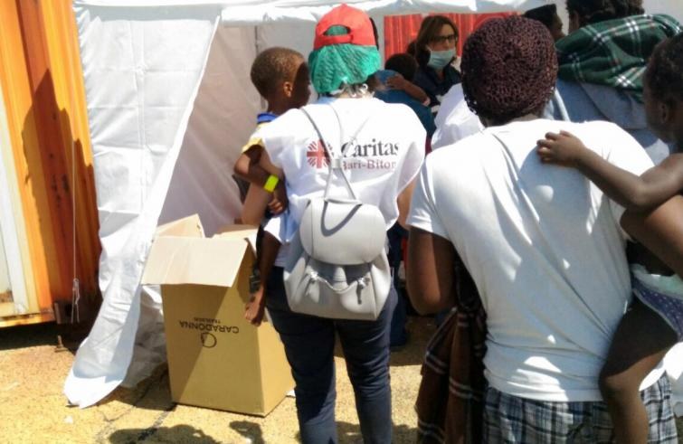Migranti al porto di Bari: la macchina organizzativa ha funzionato, ma le comunità cristiane devono maturare nell’accoglienza