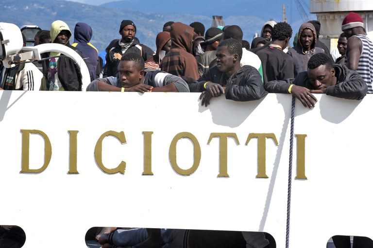 migrantiDIciotti.jpg