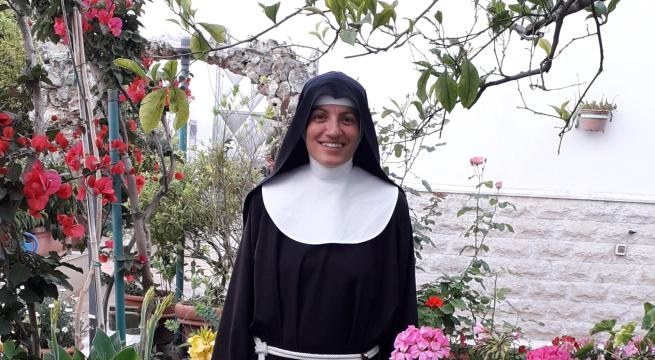 Mola, da giovane scultrice a suora: ecco la nuova vita di Angela