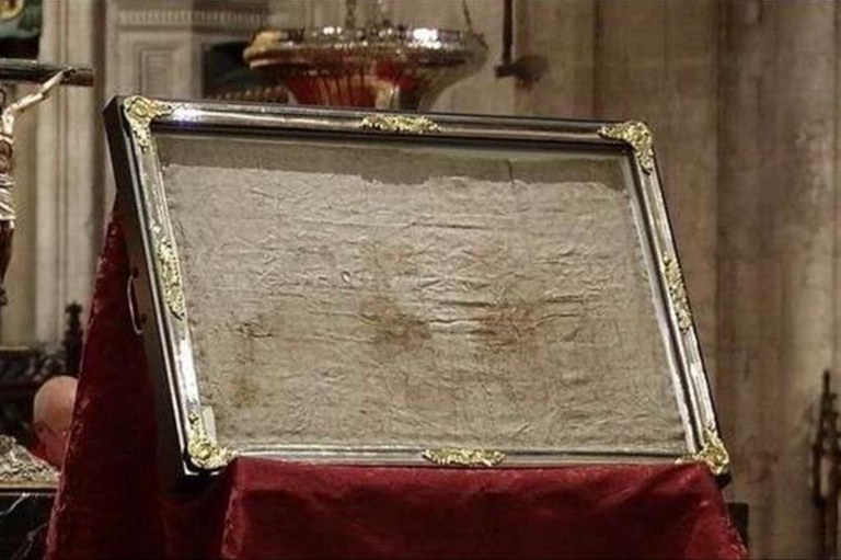 Il Sudario conservato in Spagna nella Cámara Santa della Cattedrale di San Salvador ad Oviedo al centro di nuovi studi scientifici